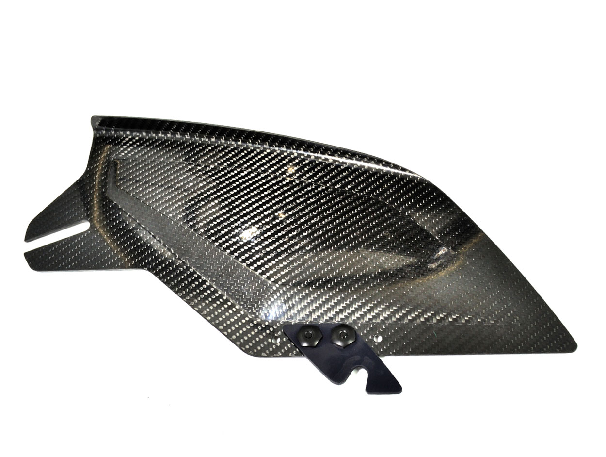 Osłona boczna (wózek inwalidzki Panthera) z włókna węglowego z małym błotnikiem.