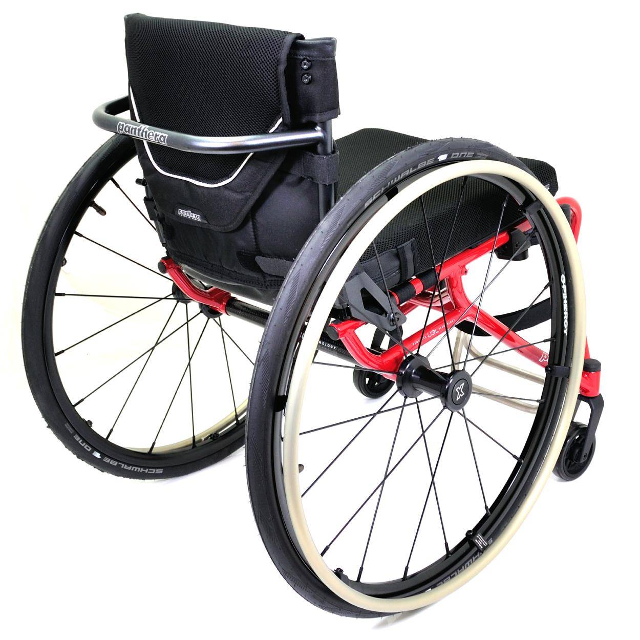 Panthera_U3_light_Y_front_low_back_1250_original