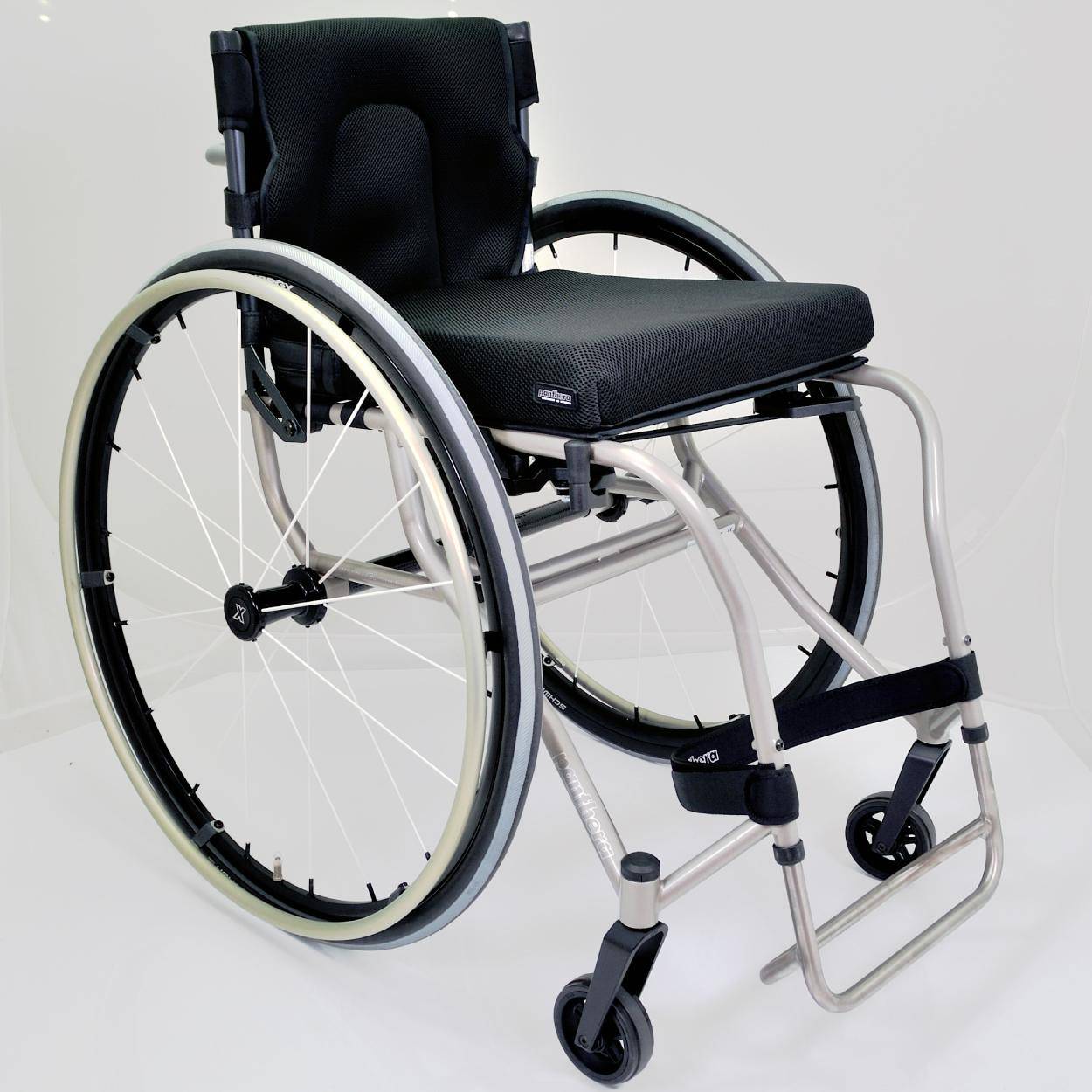 Panthera_U3_light_Y_front_high_iso_1250_original